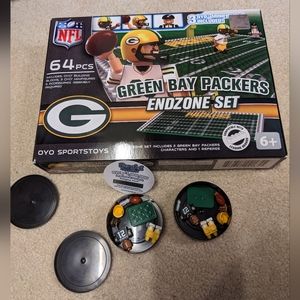NIB Oyo Sports NFL Green Bay Packers Endzone Set with two NWOB players